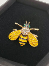 Load image into Gallery viewer, Bee Brooch - Dusted In Pollen