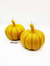 Load image into Gallery viewer, Pumpkin Beeswax Candle
