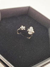 Load image into Gallery viewer, Bee Ring - Scent of Spring Morning
